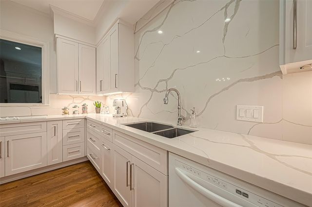983 S Post Oak Lane, Houston, TX 77056