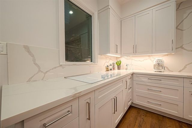 983 S Post Oak Lane, Houston, TX 77056