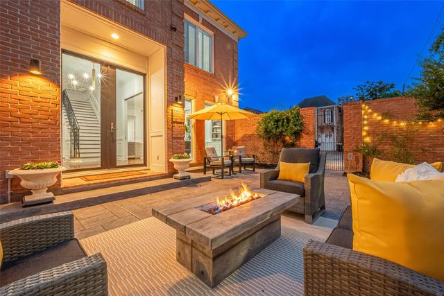 983 S Post Oak Lane, Houston, TX 77056