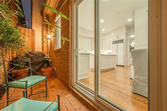 983 S Post Oak Lane, Houston, TX 77056
