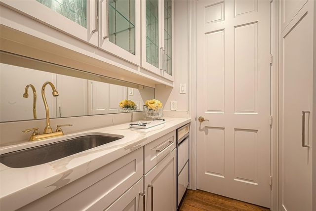 983 S Post Oak Lane, Houston, TX 77056