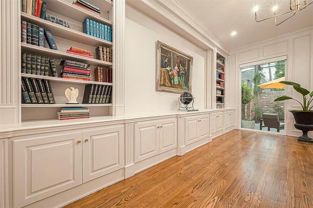 983 S Post Oak Lane, Houston, TX 77056
