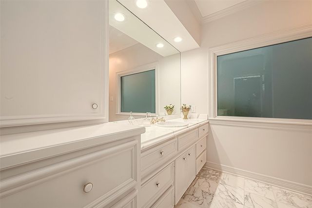 983 S Post Oak Lane, Houston, TX 77056