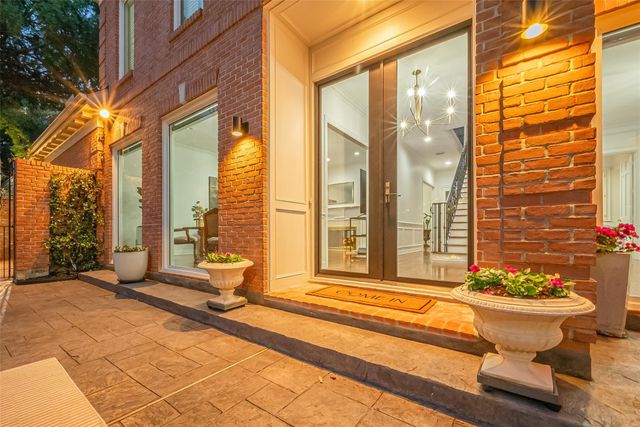 983 S Post Oak Lane, Houston, TX 77056