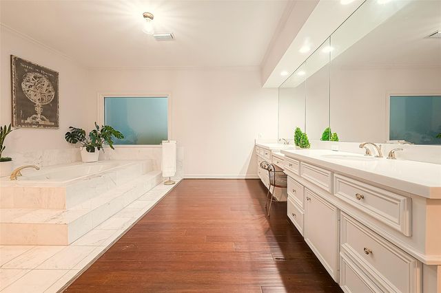 983 S Post Oak Lane, Houston, TX 77056