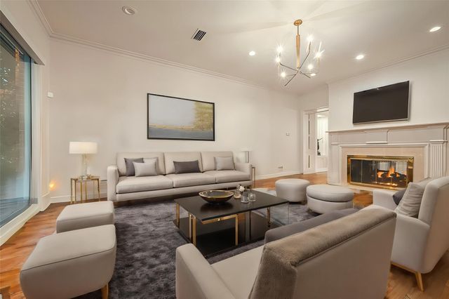 983 S Post Oak Lane, Houston, TX 77056