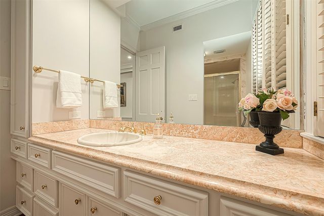 983 S Post Oak Lane, Houston, TX 77056