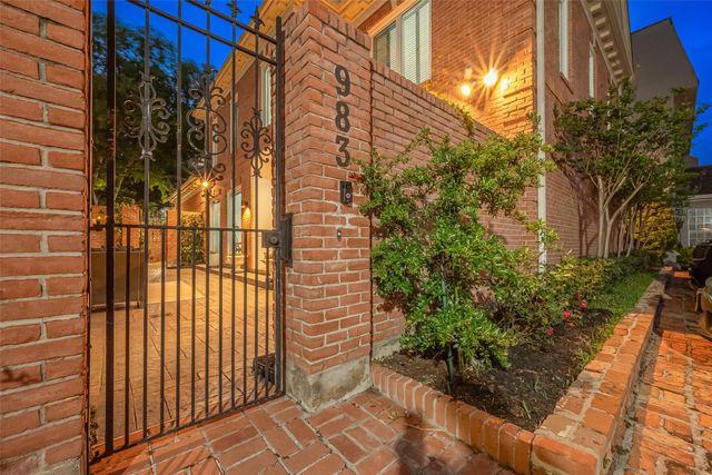 983 S Post Oak Lane, Houston, TX 77056