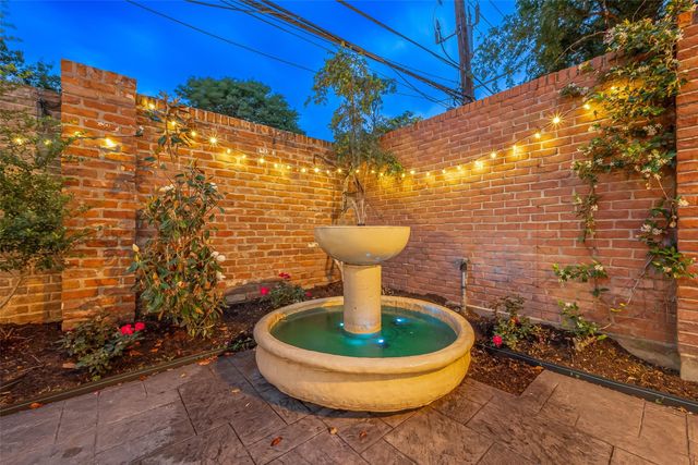 983 S Post Oak Lane, Houston, TX 77056