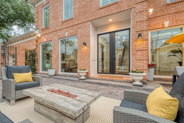 983 S Post Oak Lane, Houston, TX 77056