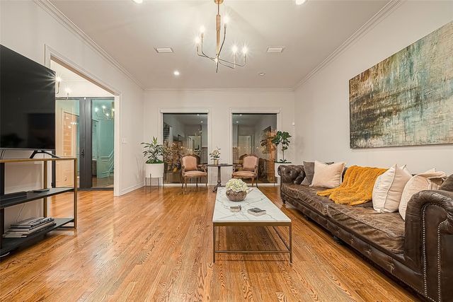 983 S Post Oak Lane, Houston, TX 77056