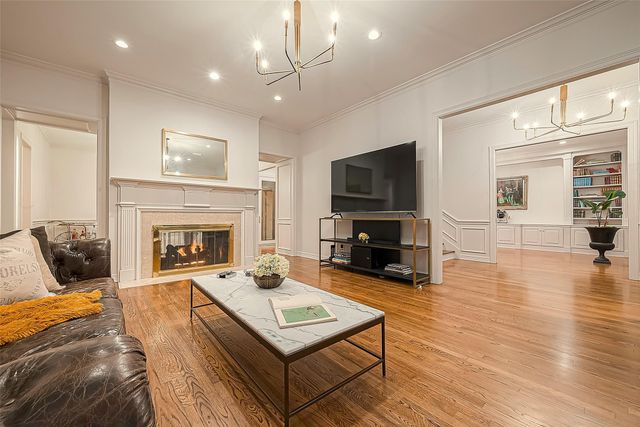 983 S Post Oak Lane, Houston, TX 77056