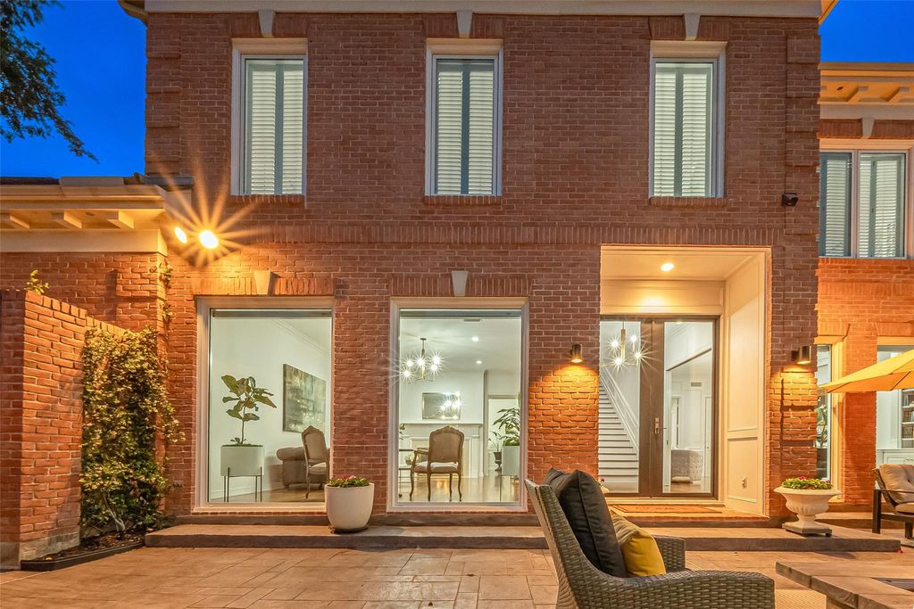 983 S Post Oak Lane, Houston, TX 77056