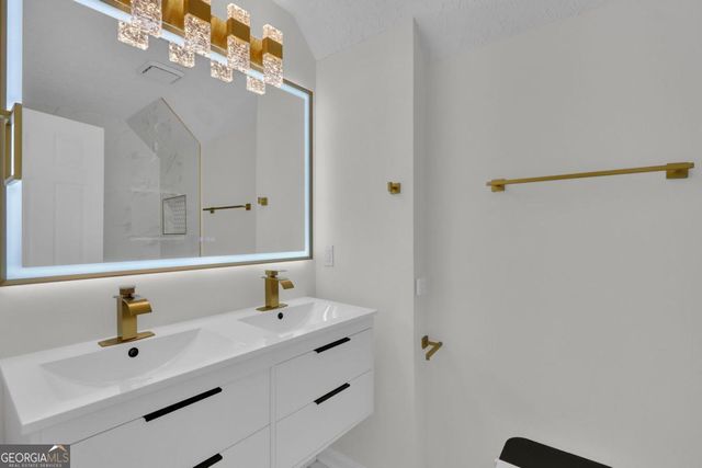 3760 Mountain Cove Road, Snellville, GA 30039