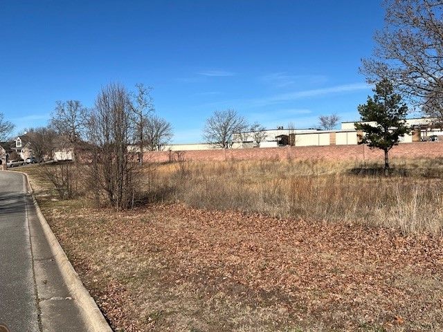 1 Bluff Lane, Holiday Island, AR 72631