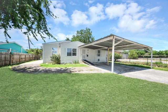 205 W Bird Road, Pasadena, TX 77502