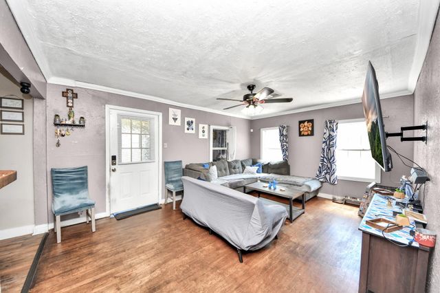 205 W Bird Road, Pasadena, TX 77502