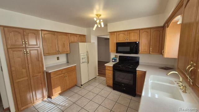 42455 Bishop Road, Canton, MI 48188