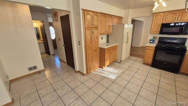 42455 Bishop Road, Canton, MI 48188