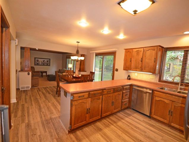 421 POLARIS COURT, Green Bay, WI 54302