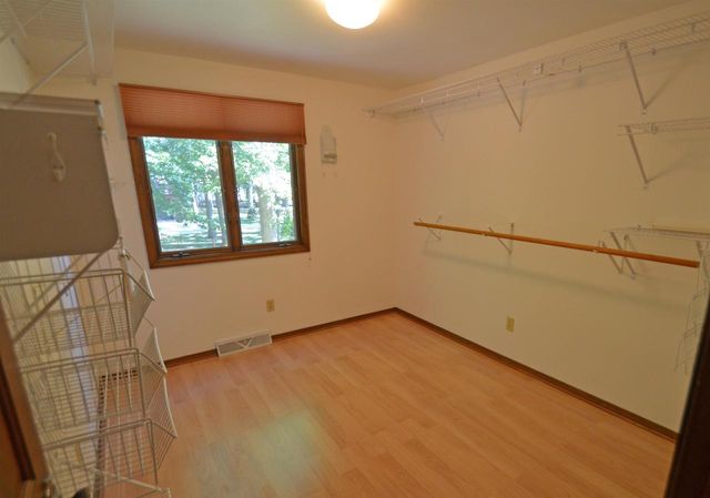 421 POLARIS COURT, Green Bay, WI 54302