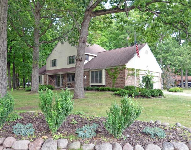 421 POLARIS COURT, Green Bay, WI 54302