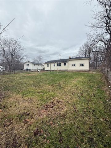 4450 Morefield Rd, Hermitage, PA 16148
