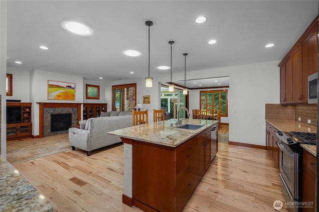 4650 Meriwood Drive NE, Lacey, WA 98516