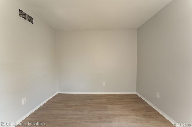 524 Luther Avenue, Pontiac, MI 48341