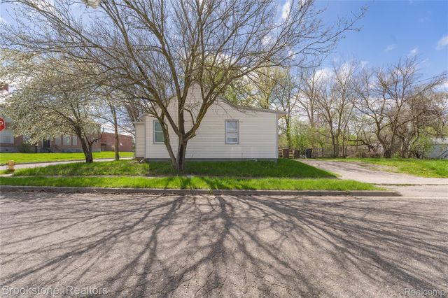 524 Luther Avenue, Pontiac, MI 48341