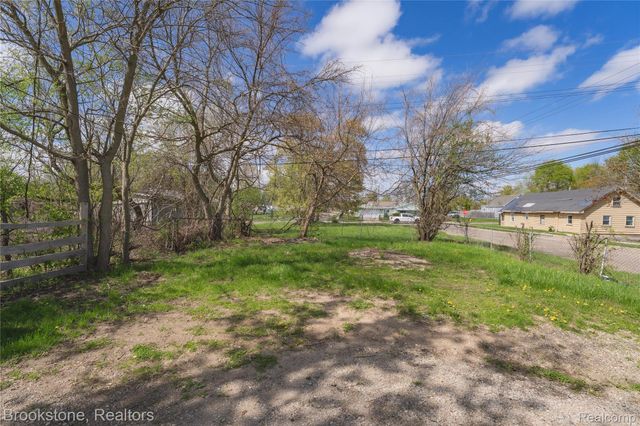 524 Luther Avenue, Pontiac, MI 48341