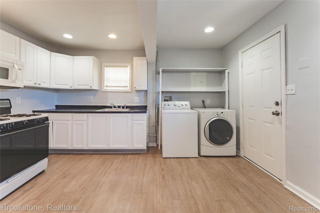 524 Luther Avenue, Pontiac, MI 48341