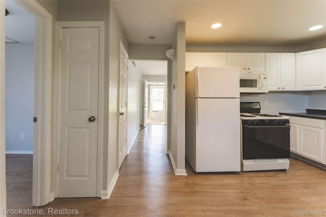 524 Luther Avenue, Pontiac, MI 48341
