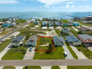 912 S Live Oak St, Rockport, TX 78382