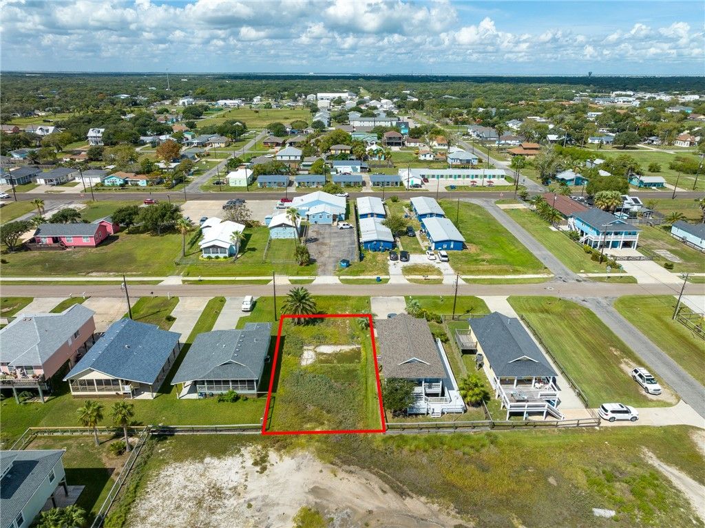 912 S Live Oak St, Rockport, TX 78382 — photo 4