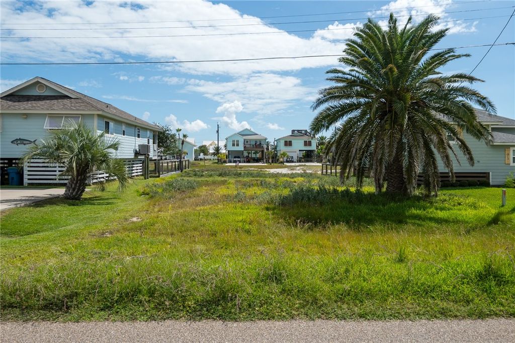 912 S Live Oak St, Rockport, TX 78382 — photo 5