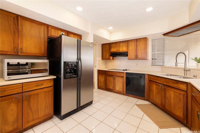 98-806 Leialii Street, Aiea, HI 96701