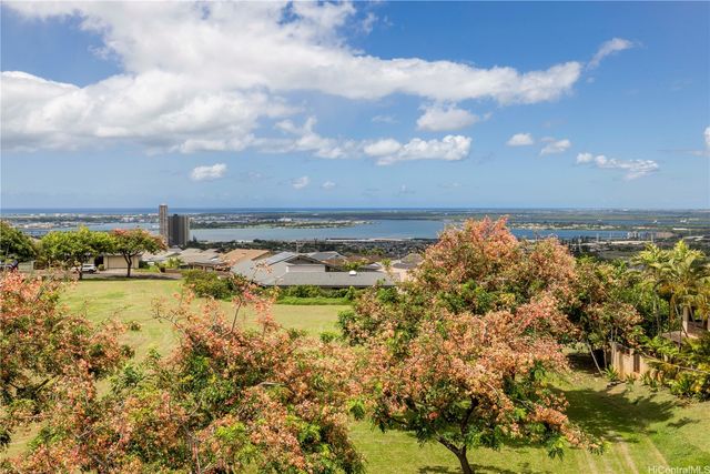 98-806 Leialii Street, Aiea, HI 96701