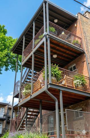 847 W Addison Street 1R, Chicago, IL 60613