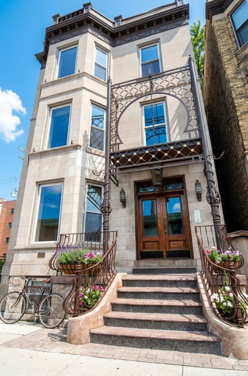 847 W Addison Street 1R, Chicago, IL 60613