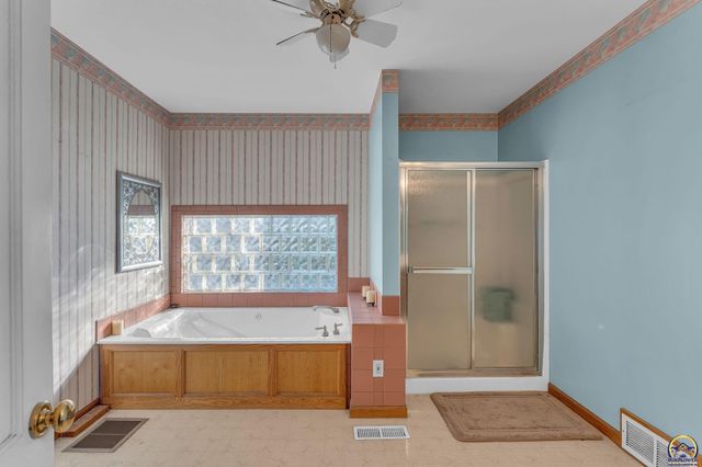 5813 SE Cross ST, Topeka, KS 66619