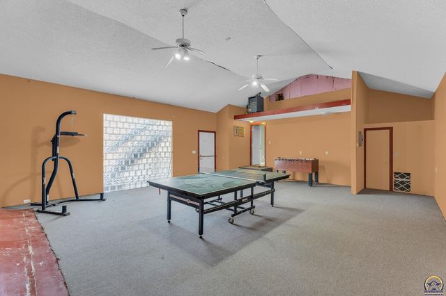 5813 SE Cross ST, Topeka, KS 66619