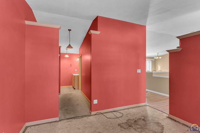 5813 SE Cross ST, Topeka, KS 66619