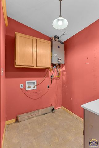 5813 SE Cross ST, Topeka, KS 66619