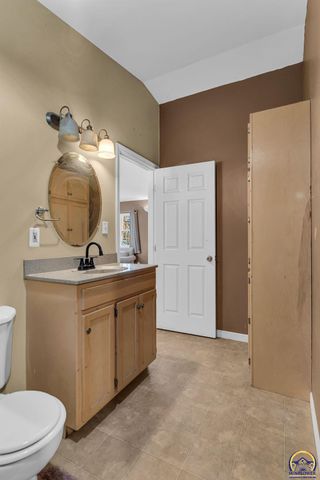 5813 SE Cross ST, Topeka, KS 66619