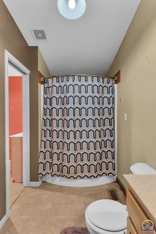 5813 SE Cross ST, Topeka, KS 66619