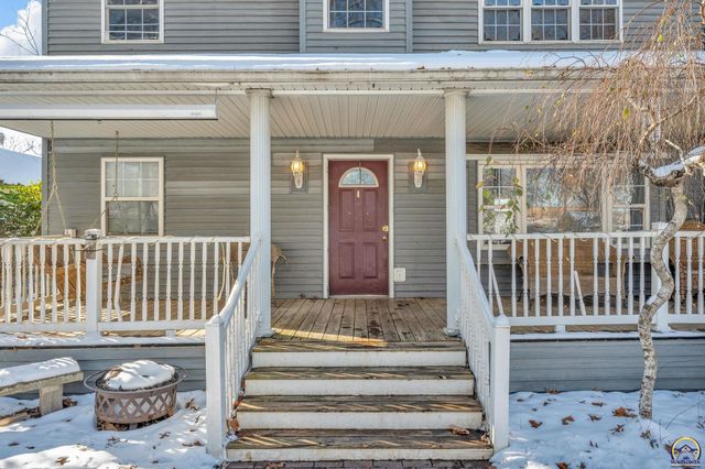 5813 SE Cross ST, Topeka, KS 66619