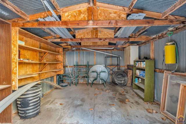 5813 SE Cross ST, Topeka, KS 66619