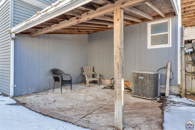 5813 SE Cross ST, Topeka, KS 66619