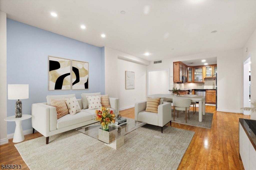 207 Shearwater Ct W 31, Jersey City, NJ 07305 — photo 3